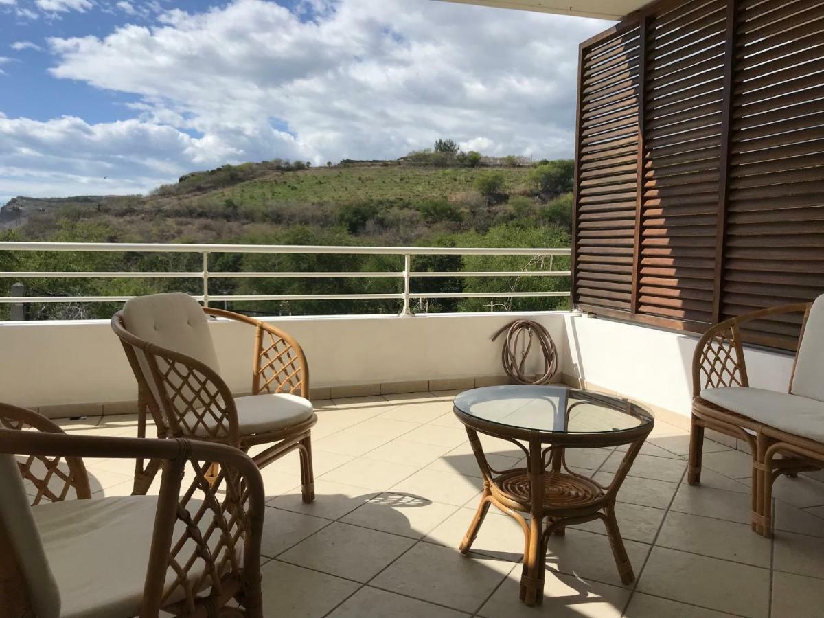 Meuble Homard Avec Jacuzzi Et Vue Mer Saint-Gilles-les-Bains Exterior foto